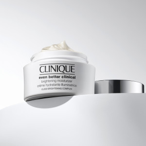Even Better Clinical - Feuchtigkeitscreme mit Leuchtkraft-Effekt Even Better Clinical - Feuchtigkeitscreme mit Leuchtkraft-Effekt